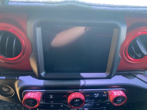 Used 2019 Jeep Wrangler Unlimited Rubicon AWD/4WD image 14