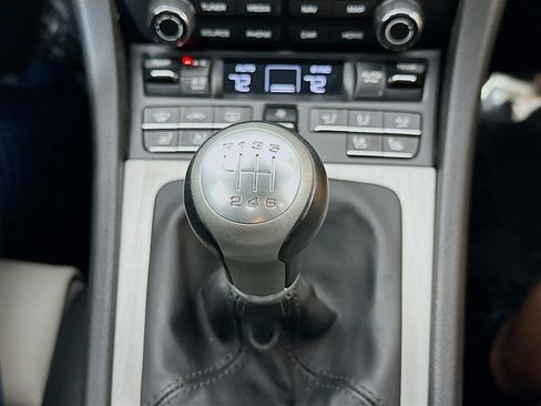 Used 2024 Porsche 718 Boxster image 18