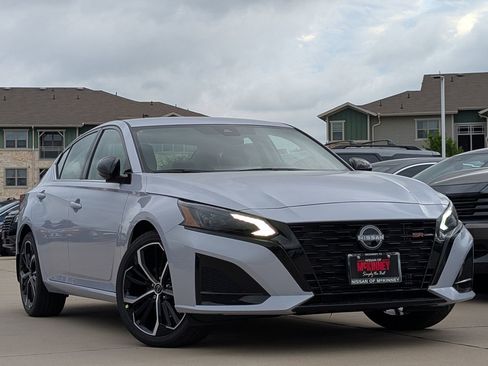 New 2026 Nissan Altima 2.5 SR FWD image 2