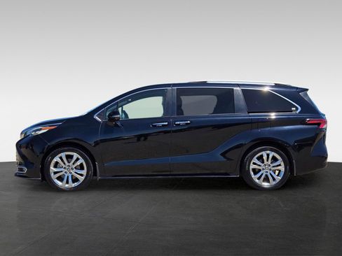 Used 2022 Toyota Sienna Platinum FWD image 7