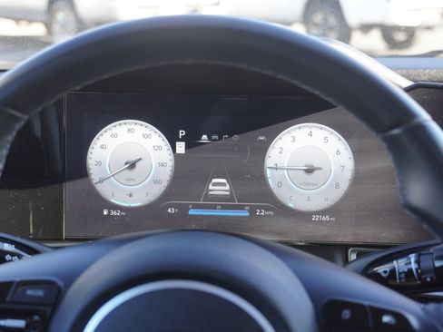 Used 2025 Hyundai Elantra SEL image 30