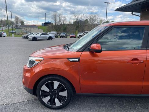 Used 2018 Kia Soul + FWD image 2
