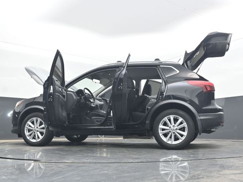 Used 2017 Nissan Rogue Sport SV w/ SV Premium Package image 41