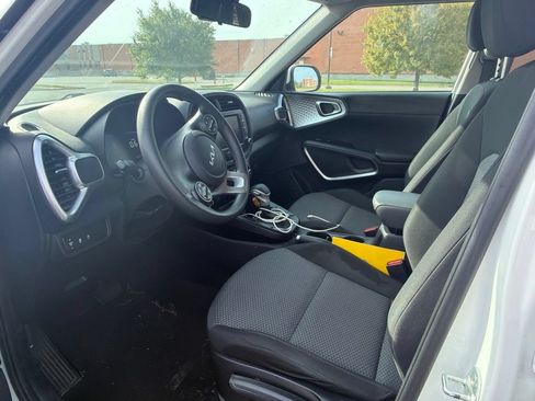 Used 2023 Kia Soul LX FWD image 8