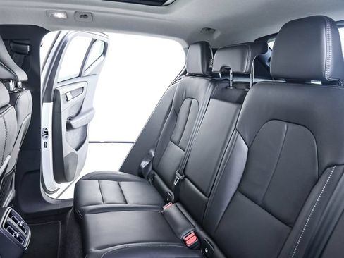 Certified 2025 Volvo XC40 B5 Plus AWD/4WD image 21