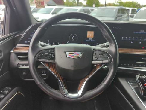 Used 2022 Cadillac Escalade Luxury AWD/4WD image 16