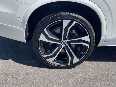 Used 2024 Volvo XC90 B6 Ultimate w/ Lounge Package image 7