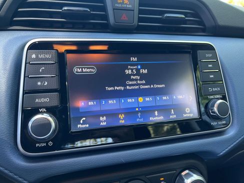 Used 2025 Nissan Versa SV FWD image 20