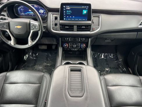 Used 2023 Chevrolet Suburban LT image 3