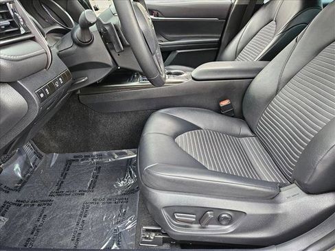 Used 2024 Toyota Camry SE image 15