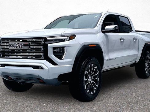 Used 2025 GMC Canyon Denali AWD/4WD image 4