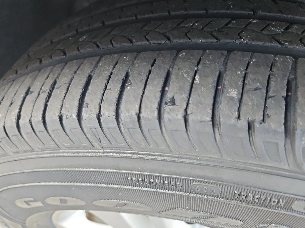 Used 2019 Buick Enclave Essence FWD image 34