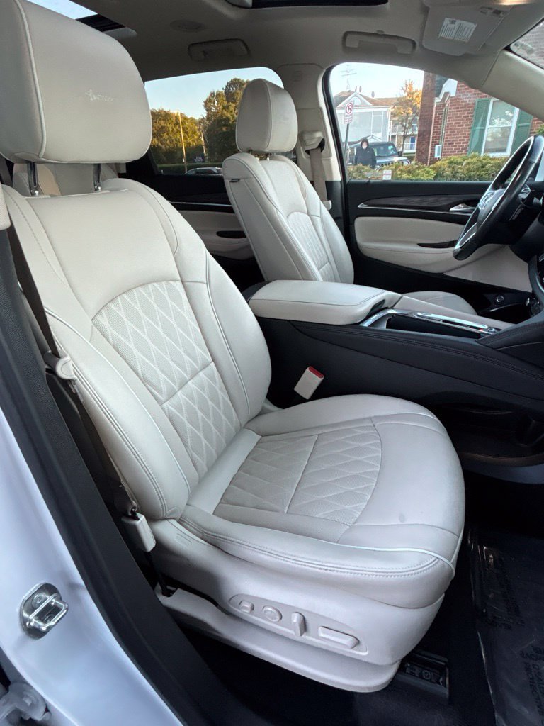 Used 2023 Buick Enclave Avenir w/ Avenir Technology Package FWD image 27