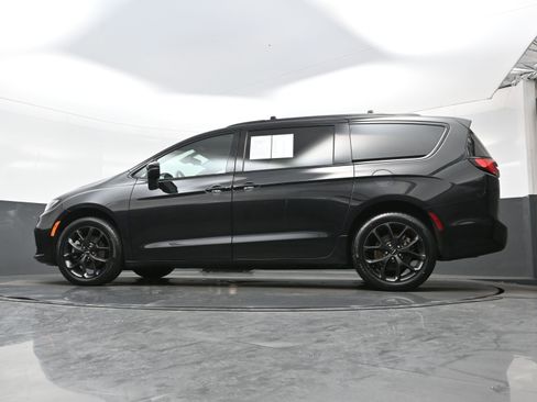 Used 2023 Chrysler Pacifica Touring-L w/ S Appearance Package image 28