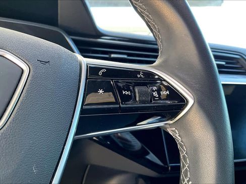 Used 2023 Audi e-tron Premium Plus w/ Premium Plus Package image 23