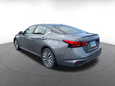 Used 2025 Nissan Altima 2.5 SV FWD image 7