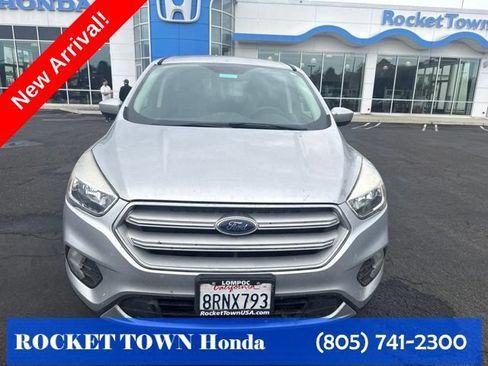 Used 2017 Ford Escape SE FWD image 3