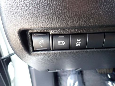 Used 2024 Toyota Venza XLE AWD/4WD image 17