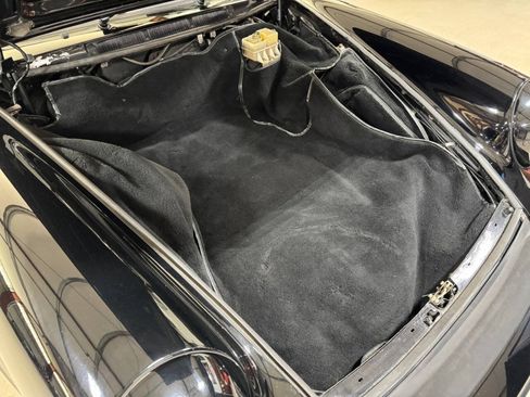 Used 1987 Porsche 911 Carrera RWD image 32
