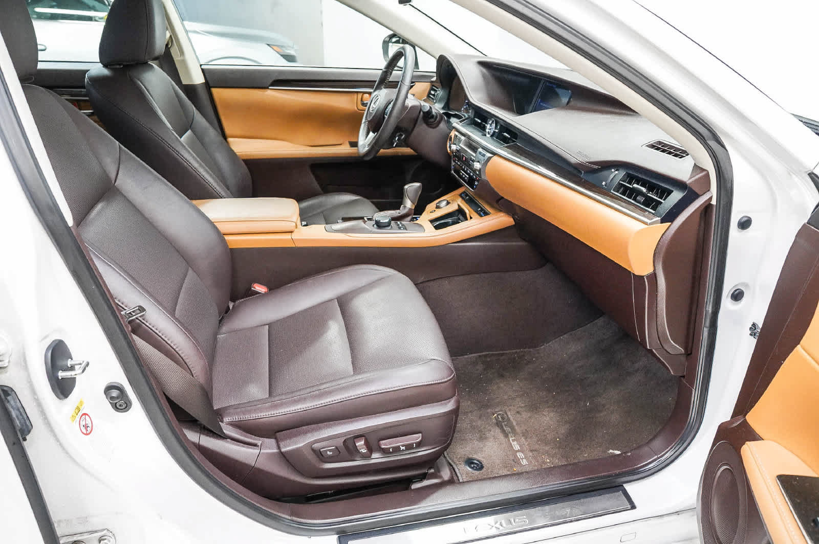 Used 2018 Lexus ES 350 w/ Premier Package FWD image 17