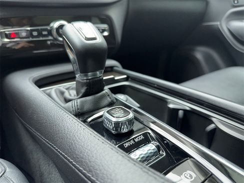 Used 2018 Volvo XC90 T5 Momentum w/ Convenience Package image 31