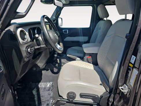 Used 2021 Jeep Wrangler Unlimited Sahara AWD/4WD image 22