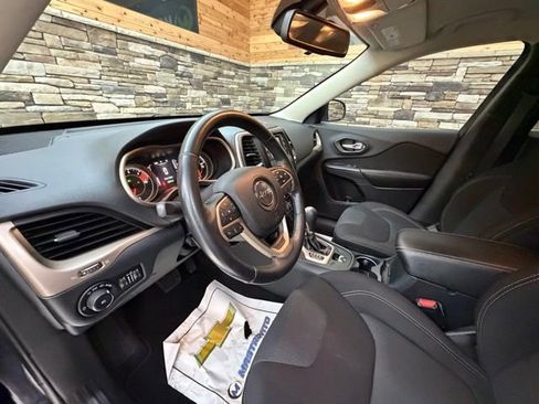 Used 2016 Jeep Cherokee Latitude w/ Safety/Convenience Group AWD/4WD image 10
