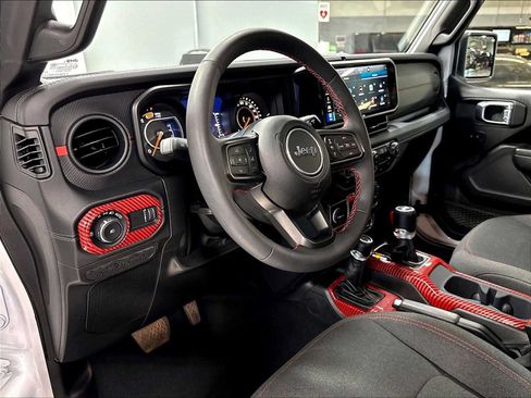 Used 2024 Jeep Wrangler Unlimited Rubicon w/ Convenience Group AWD/4WD image 6