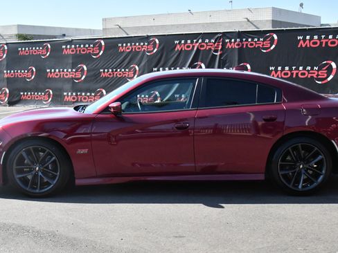 Used 2019 Dodge Charger Scat Pack RWD image 4