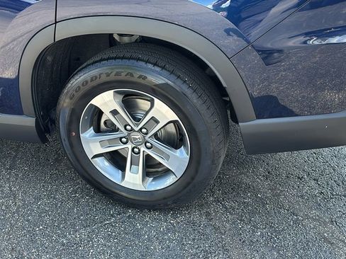 Used 2025 Honda Pilot EX-L image 9
