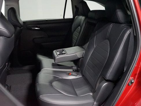Certified 2025 Toyota Highlander XLE AWD/4WD image 29