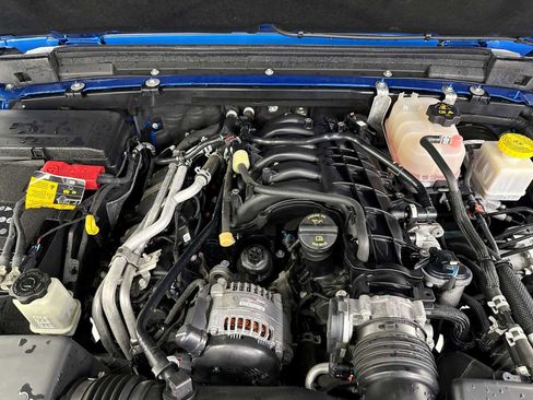 Used 2022 Jeep Gladiator Sport image 17