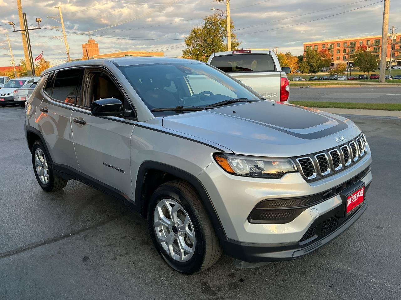 Used 2025 Jeep Compass Sport w/ Mopar Graphics Package AWD/4WD image 3