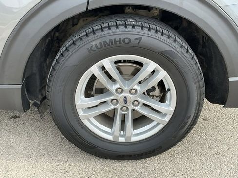 Used 2023 Ford Explorer XLT image 5