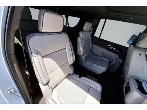 New 2026 GMC Yukon XL Denali w/ Denali Reserve Package AWD/4WD image 9