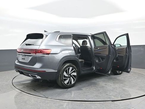 Used 2025 Volkswagen Atlas SEL AWD/4WD image 29