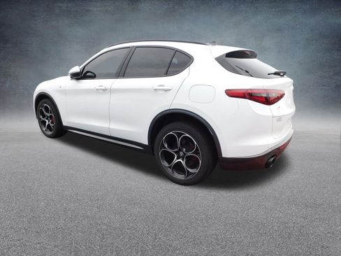 Used 2023 Alfa Romeo Stelvio Ti AWD/4WD image 5