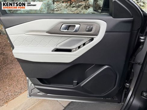 Used 2025 Ford Explorer Platinum w/ LUX Leather Package image 18