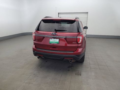 Used 2018 Ford Explorer XLT w/ Equipment Group 202A AWD/4WD image 7