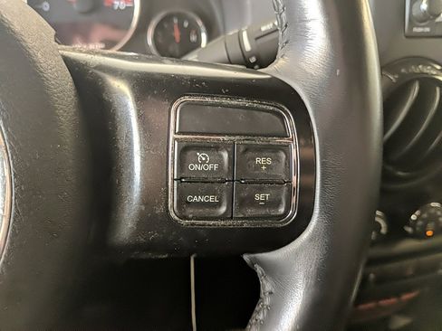 Used 2017 Jeep Wrangler Unlimited Rubicon image 14