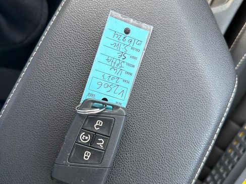 Used 2023 Volkswagen Jetta SE w/ Panoramic Sunroof Package FWD image 30