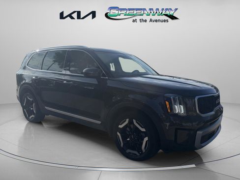 Used 2023 Kia Telluride EX w/ EX Captain's Chair Package image 1