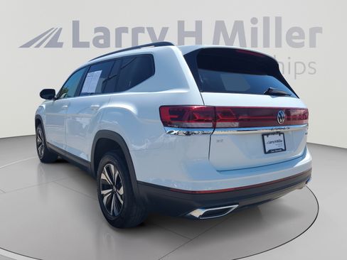 Used 2024 Volkswagen Atlas SE AWD/4WD image 3
