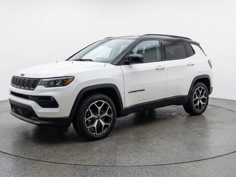 Used 2025 Jeep Compass Limited image 3