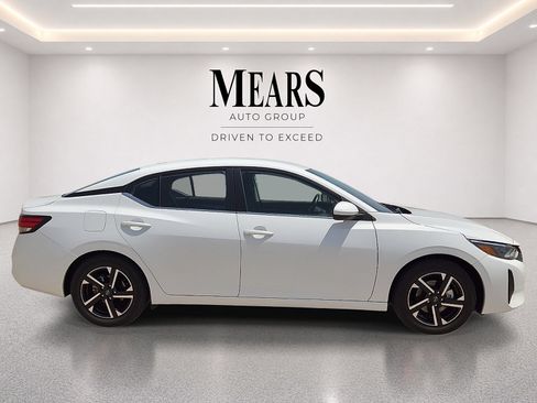 Used 2024 Nissan Sentra SV FWD image 6