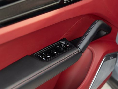 Used 2023 Porsche Cayenne Turbo GT image 23