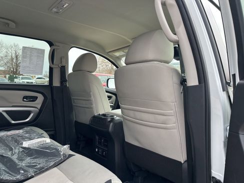 Used 2021 Nissan Titan SV w/ SV Convenience Package image 28