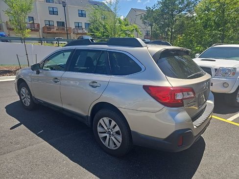Used 2018 Subaru Outback 2.5i Premium AWD/4WD image 5