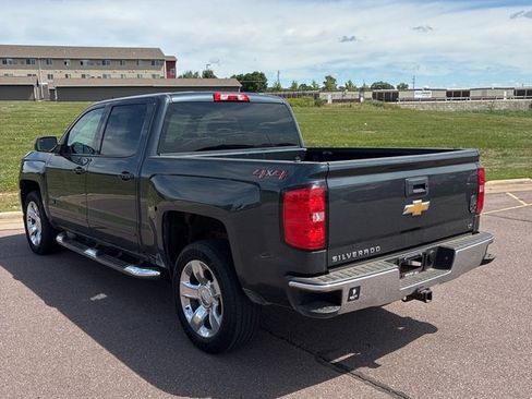 Used 2018 Chevrolet Silverado 1500 LT w/ LT Eassist Package AWD/4WD image 3
