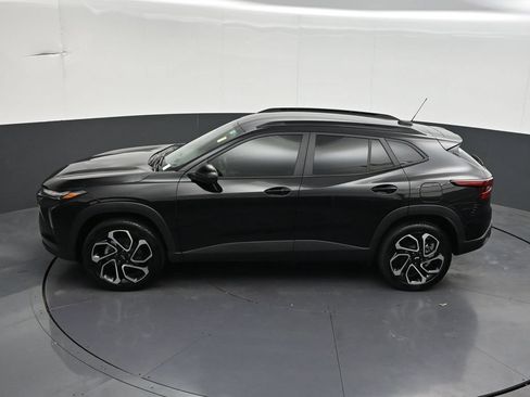Used 2025 Chevrolet Trax RS FWD image 16